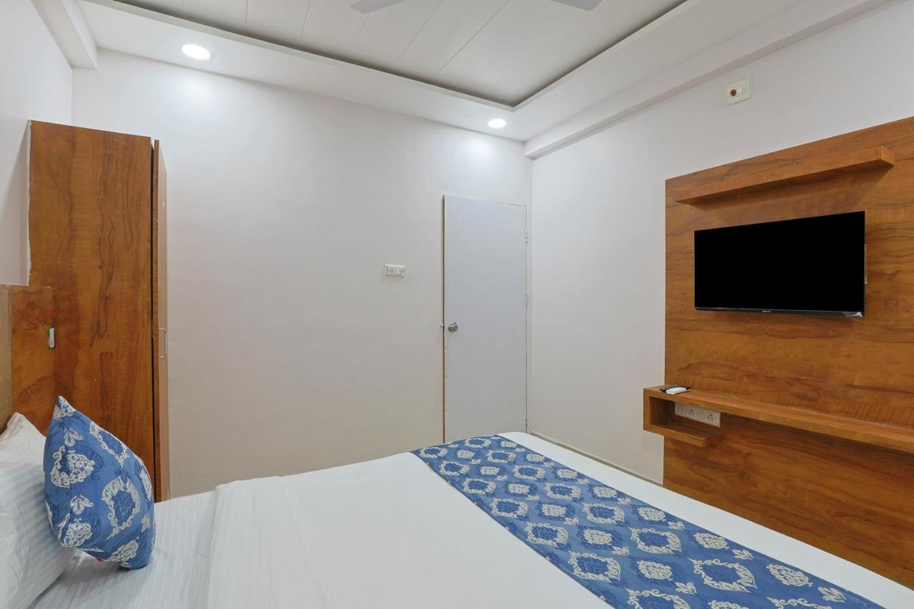 Hotel Monville Group Vadodara Buitenkant foto