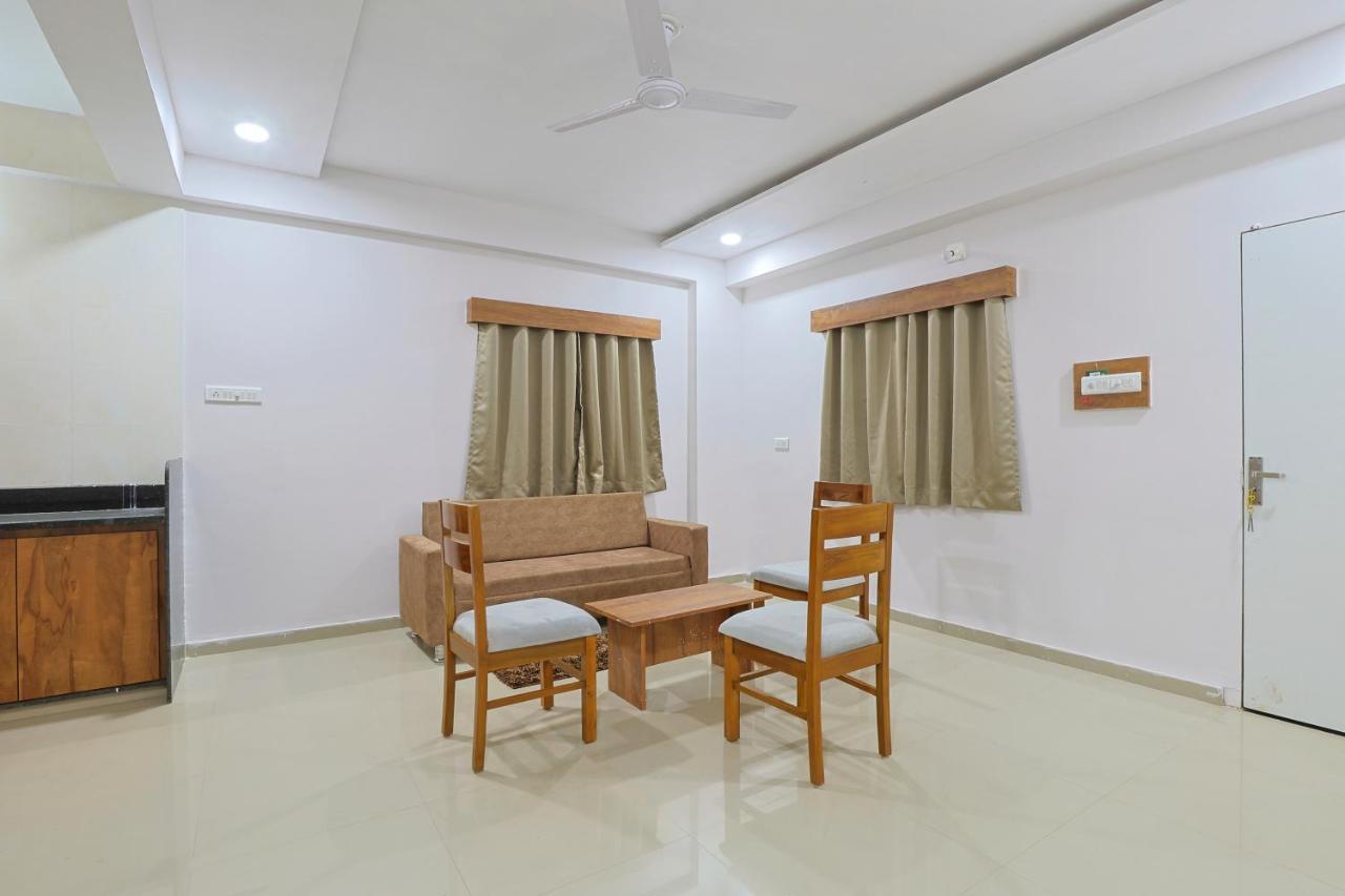 Hotel Monville Group Vadodara Buitenkant foto
