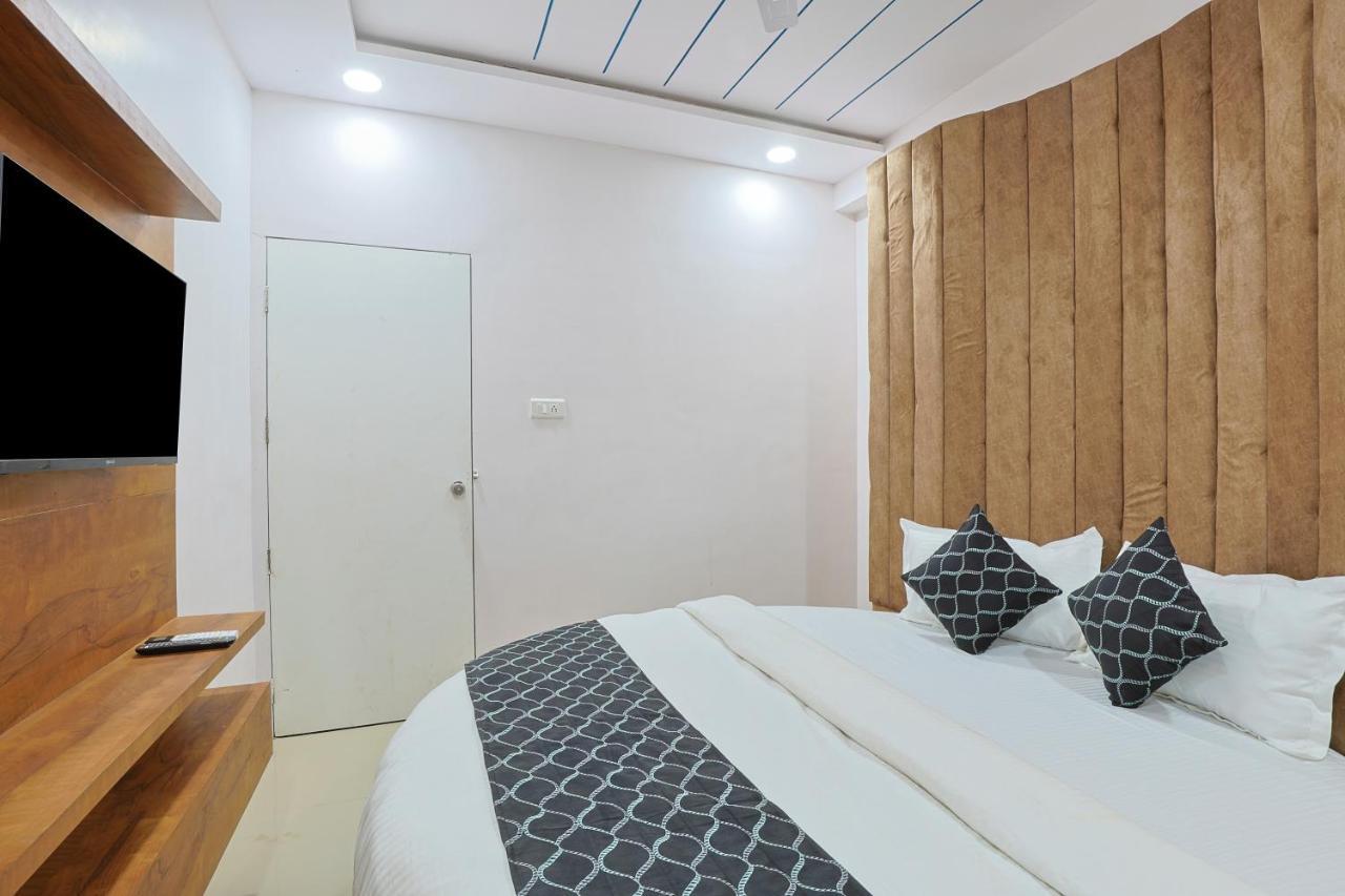 Hotel Monville Group Vadodara Buitenkant foto