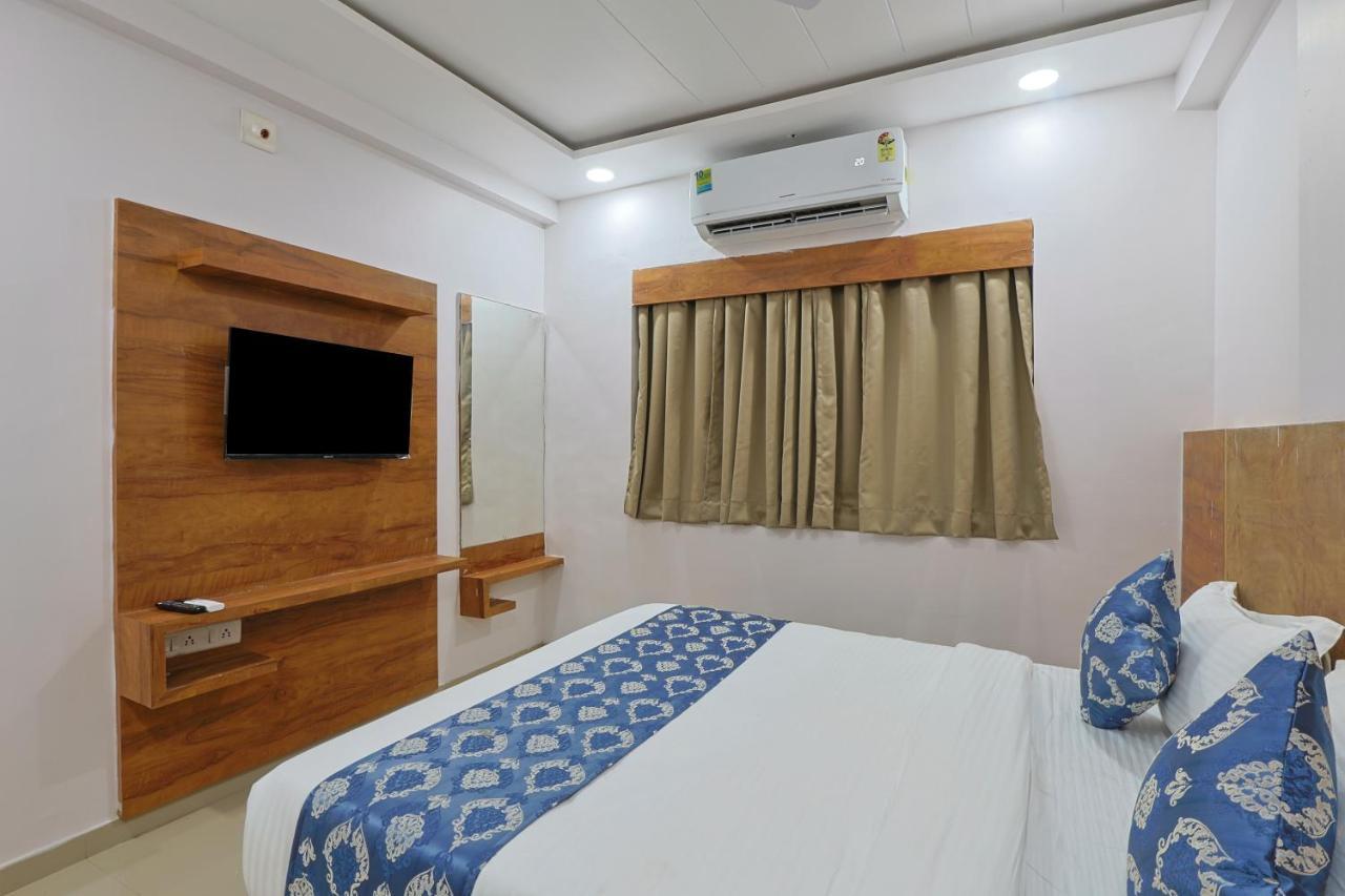 Hotel Monville Group Vadodara Buitenkant foto