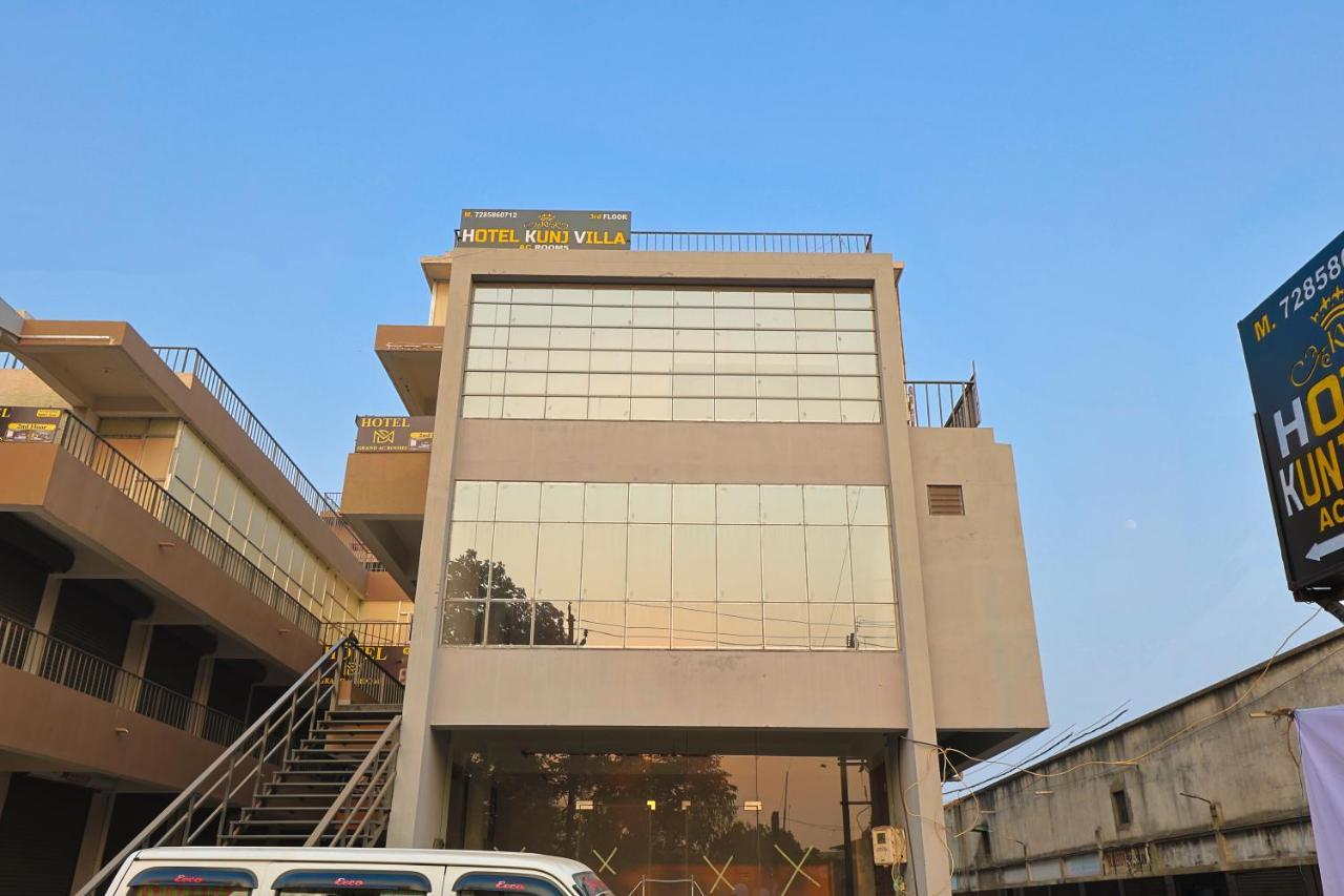 Hotel Monville Group Vadodara Buitenkant foto
