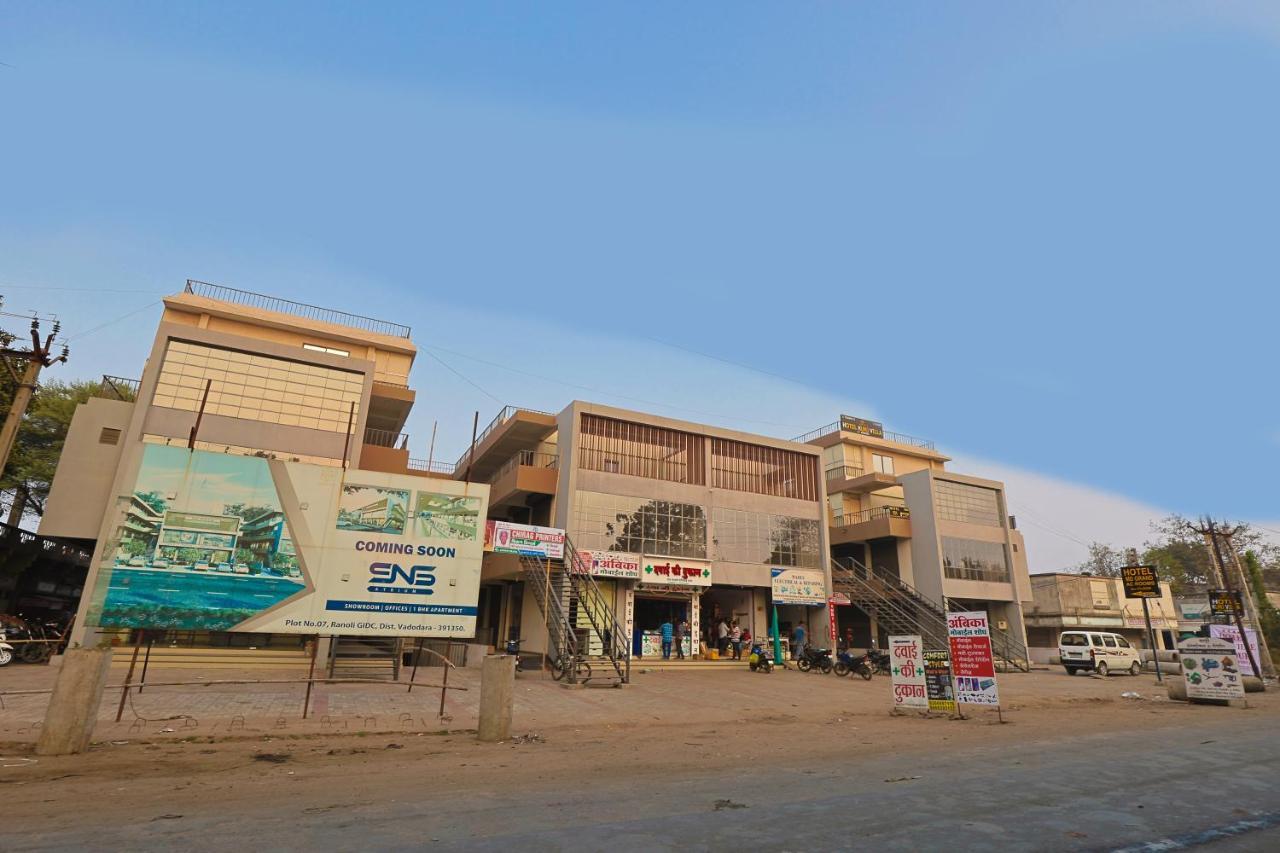 Hotel Monville Group Vadodara Buitenkant foto