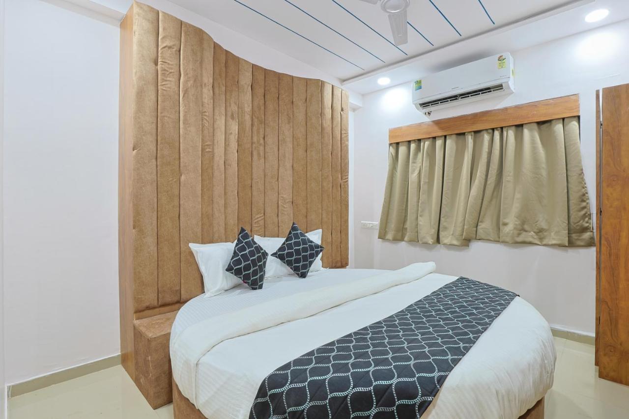 Hotel Monville Group Vadodara Buitenkant foto