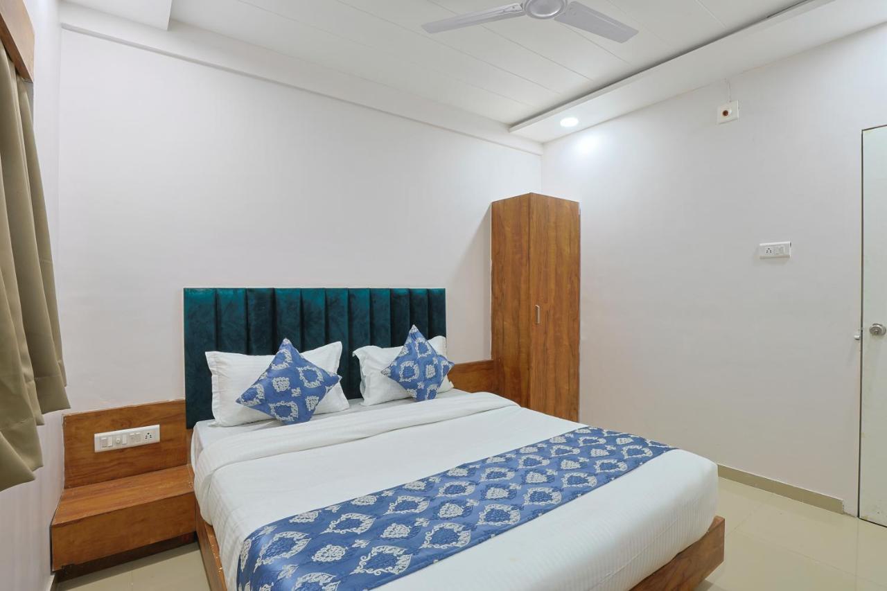 Hotel Monville Group Vadodara Buitenkant foto
