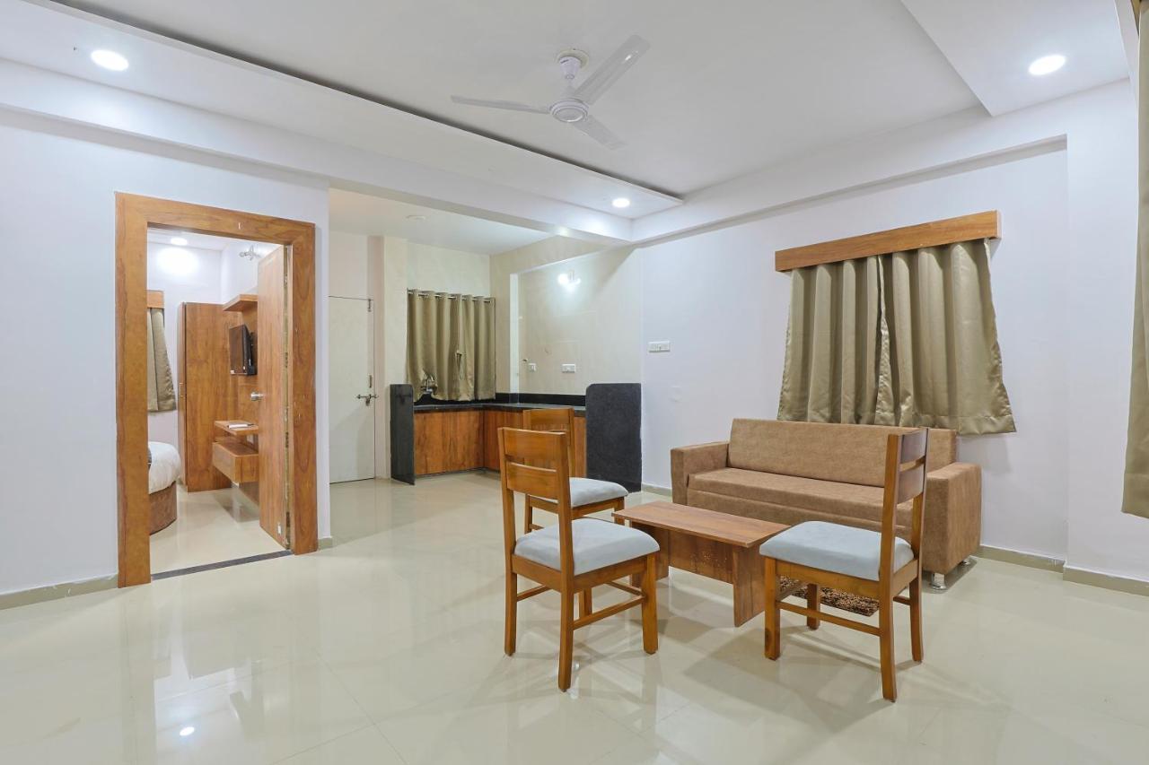 Hotel Monville Group Vadodara Buitenkant foto