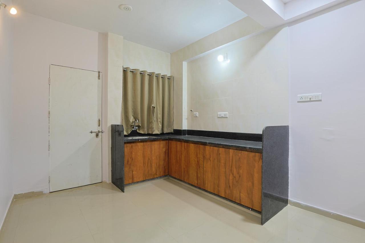 Hotel Monville Group Vadodara Buitenkant foto