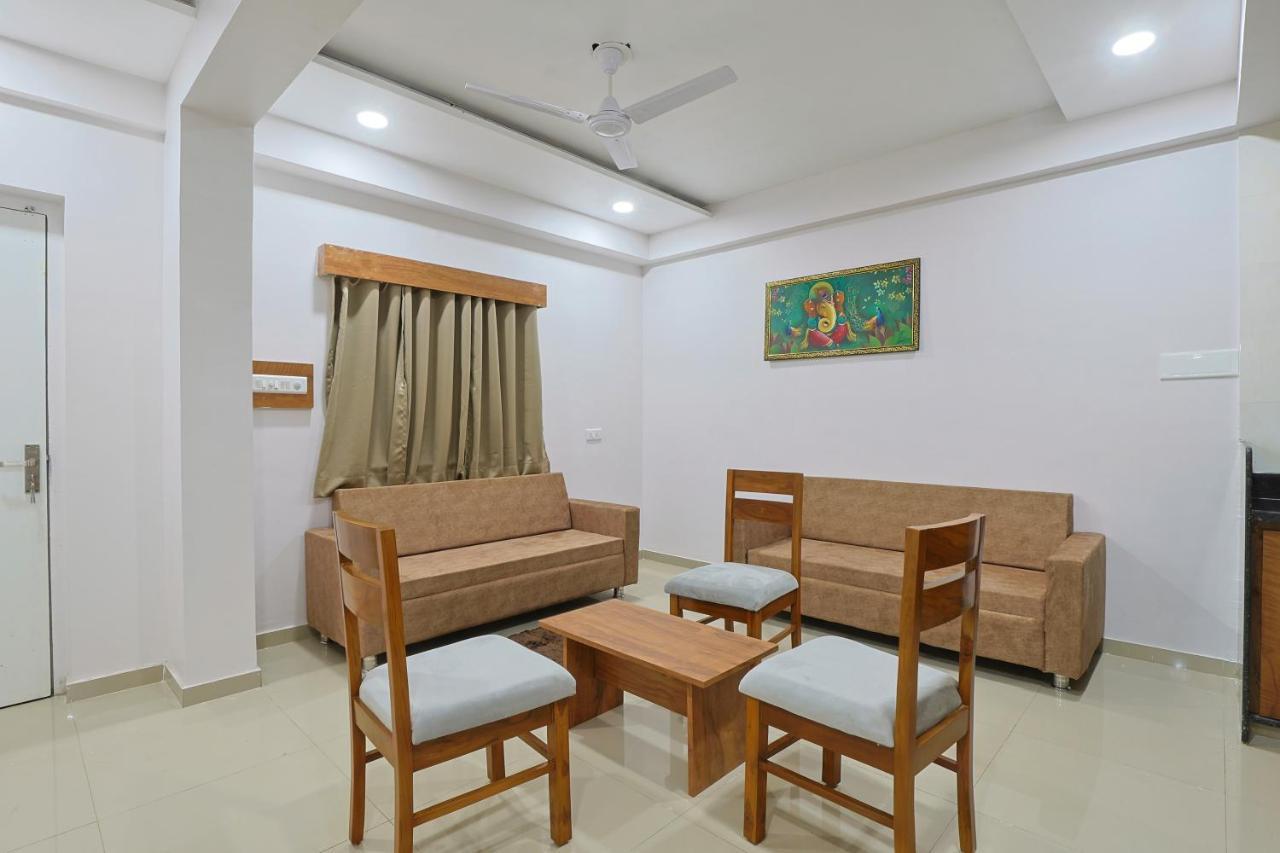 Hotel Monville Group Vadodara Buitenkant foto