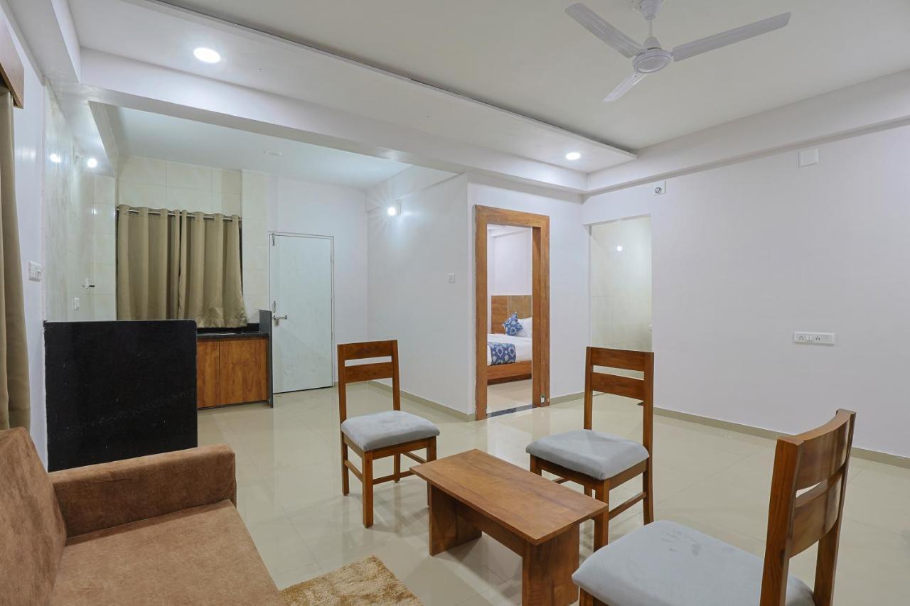Hotel Monville Group Vadodara Buitenkant foto