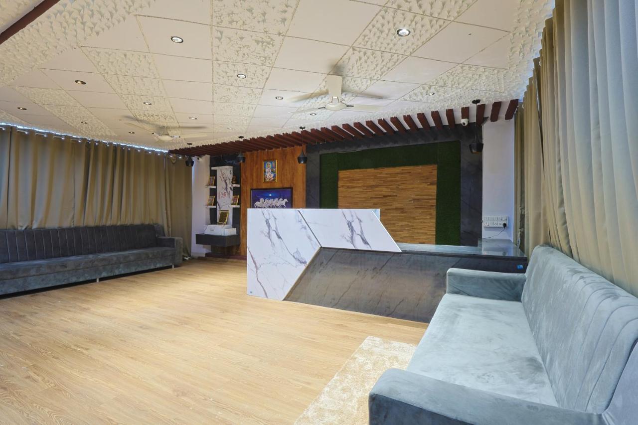 Hotel Monville Group Vadodara Buitenkant foto