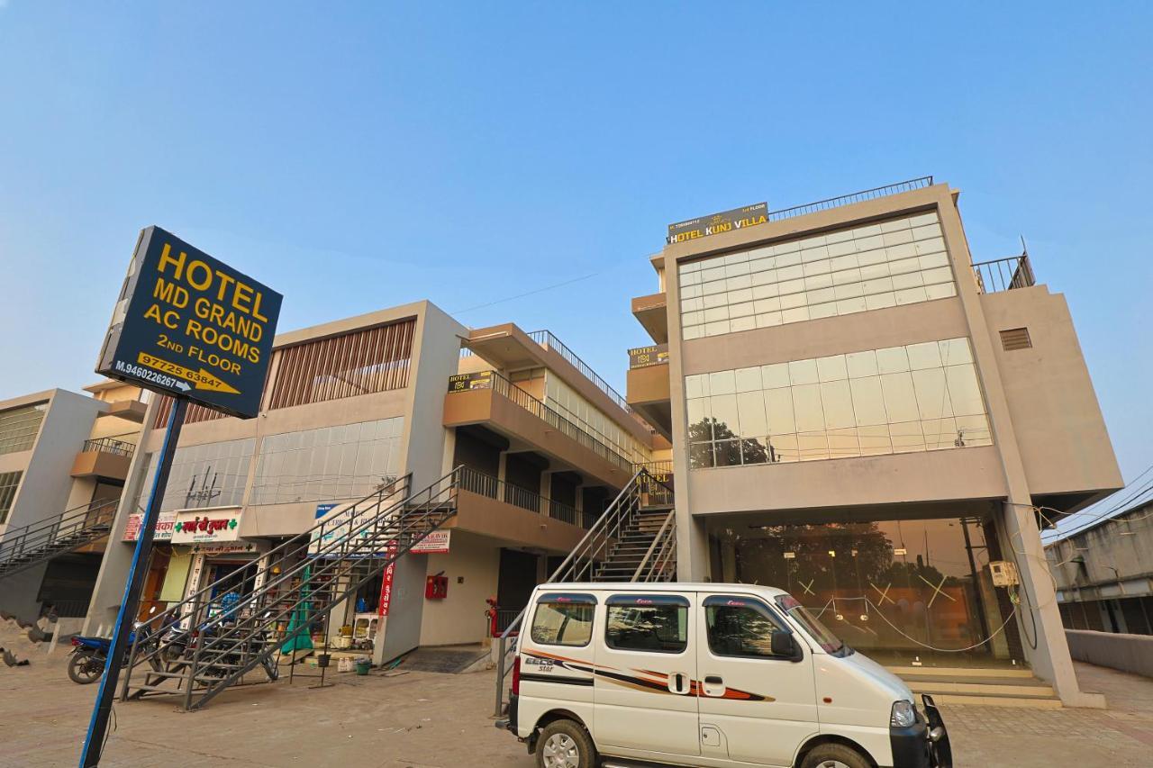 Hotel Monville Group Vadodara Buitenkant foto