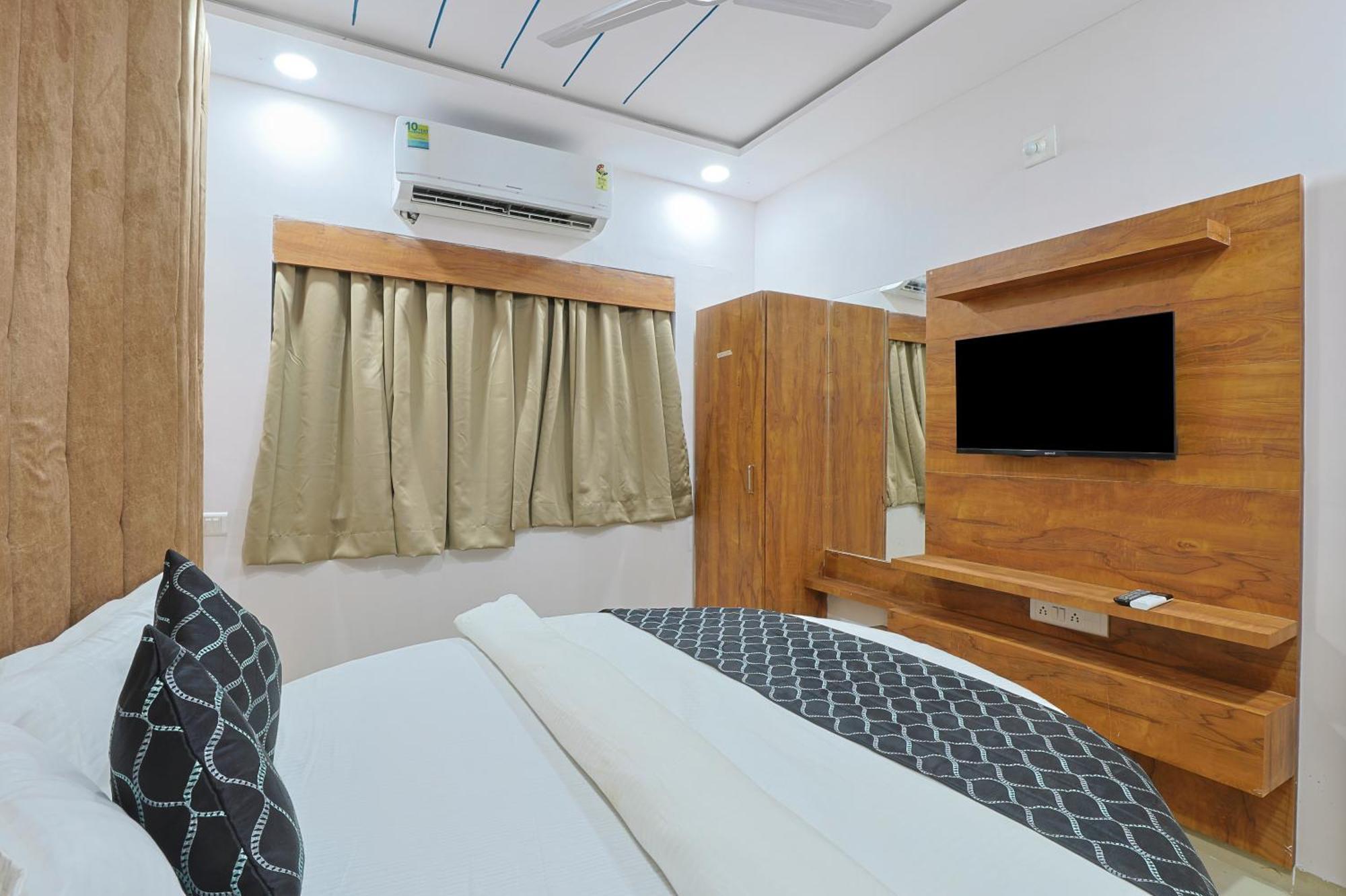 Hotel Monville Group Vadodara Buitenkant foto