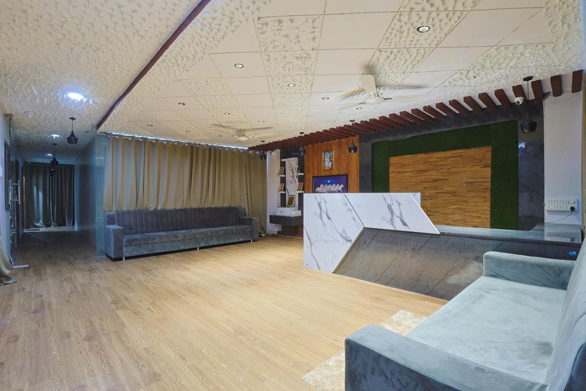 Hotel Monville Group Vadodara Buitenkant foto