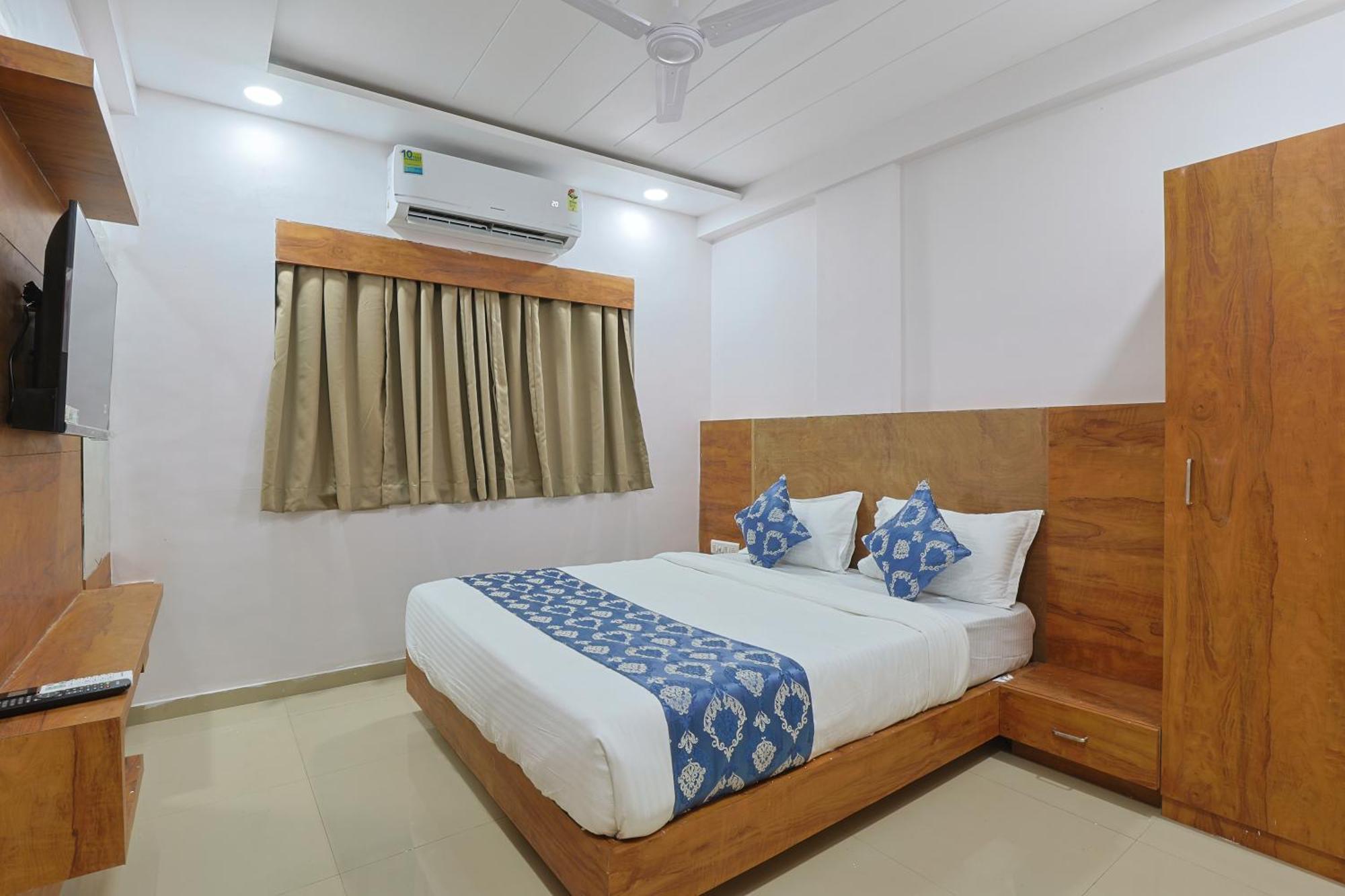 Hotel Monville Group Vadodara Buitenkant foto