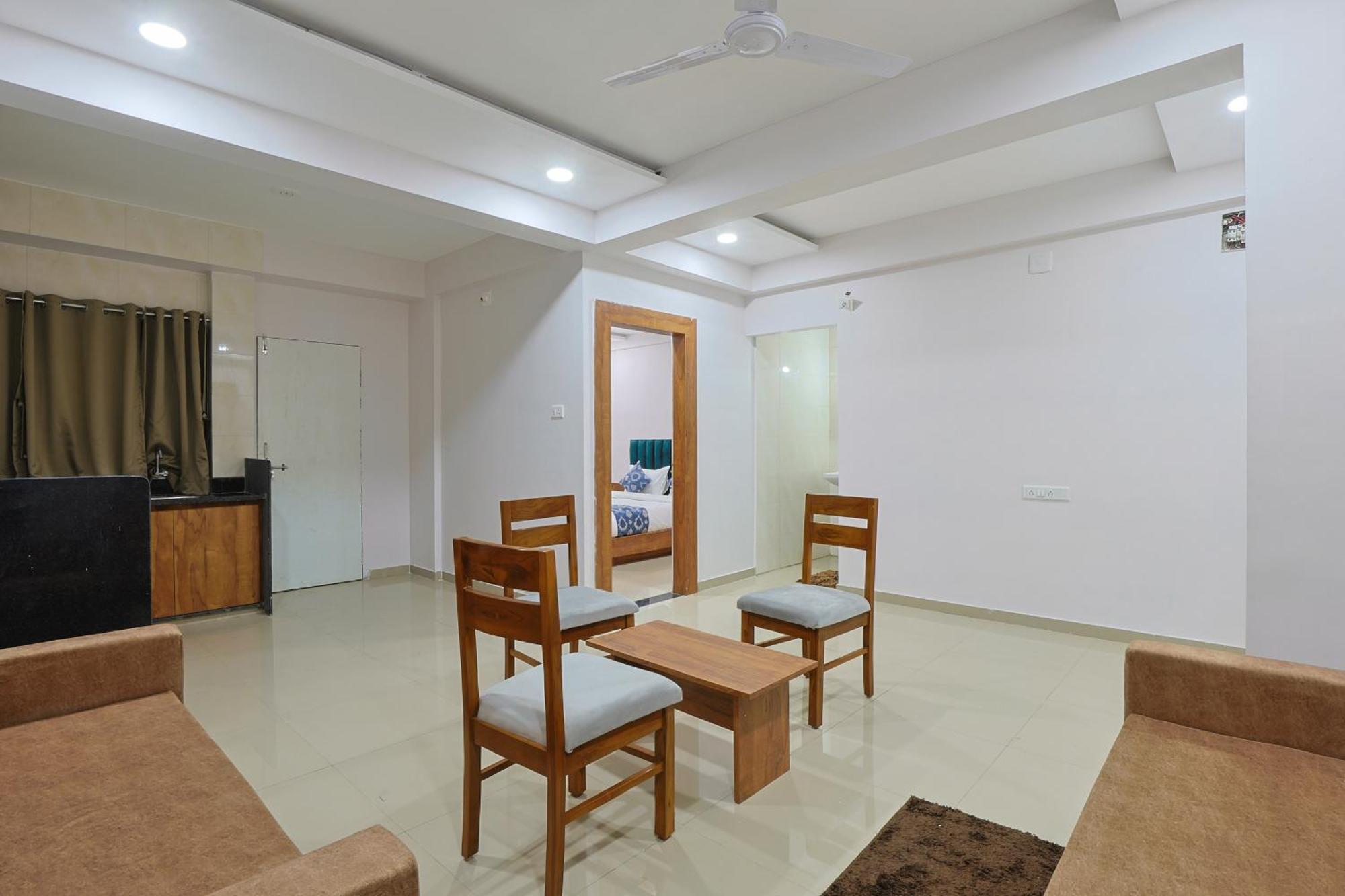 Hotel Monville Group Vadodara Buitenkant foto
